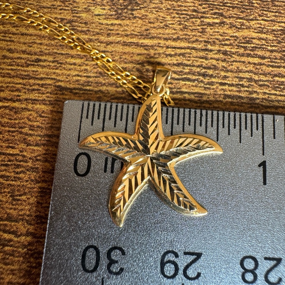 18k Saudi Gold Starfish Pendant Necklace - Picture 6 of 9